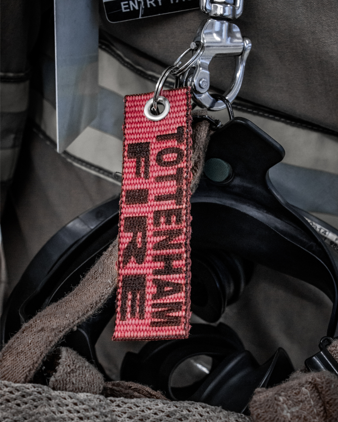 S.C.B.A Quick Release Shackle w/ Custom Pull Tag